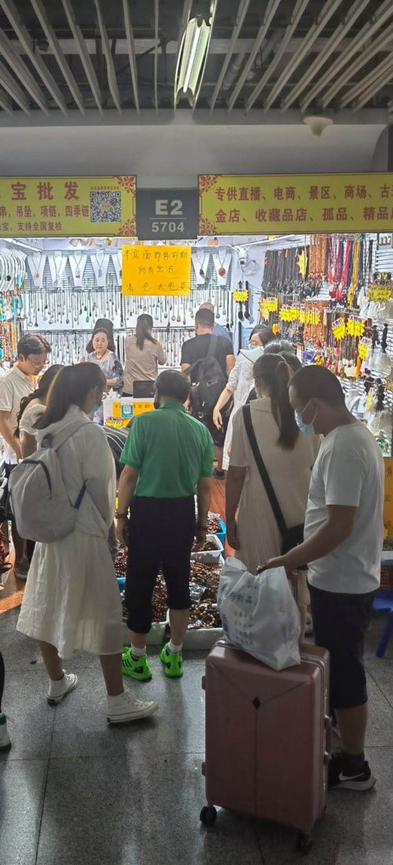 珠宝定制：个性之美，独一无二的艺术品